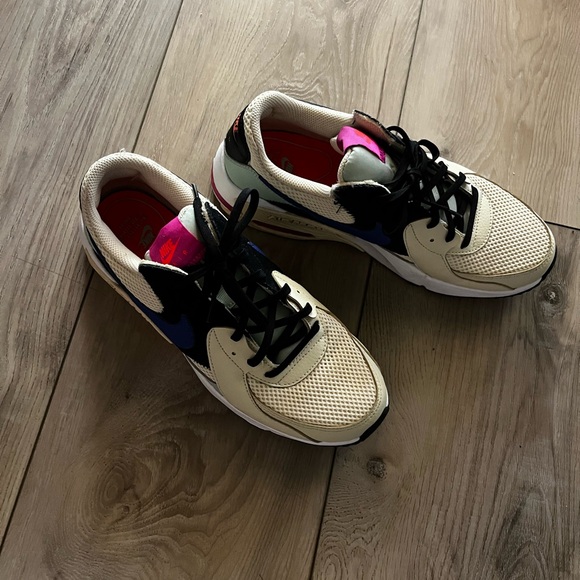 Nike Women's Air Max Excee Shoes - Picture 4 of 4